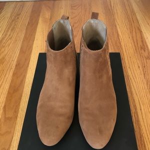 Banana Republic Chelsea bootie size 6.5